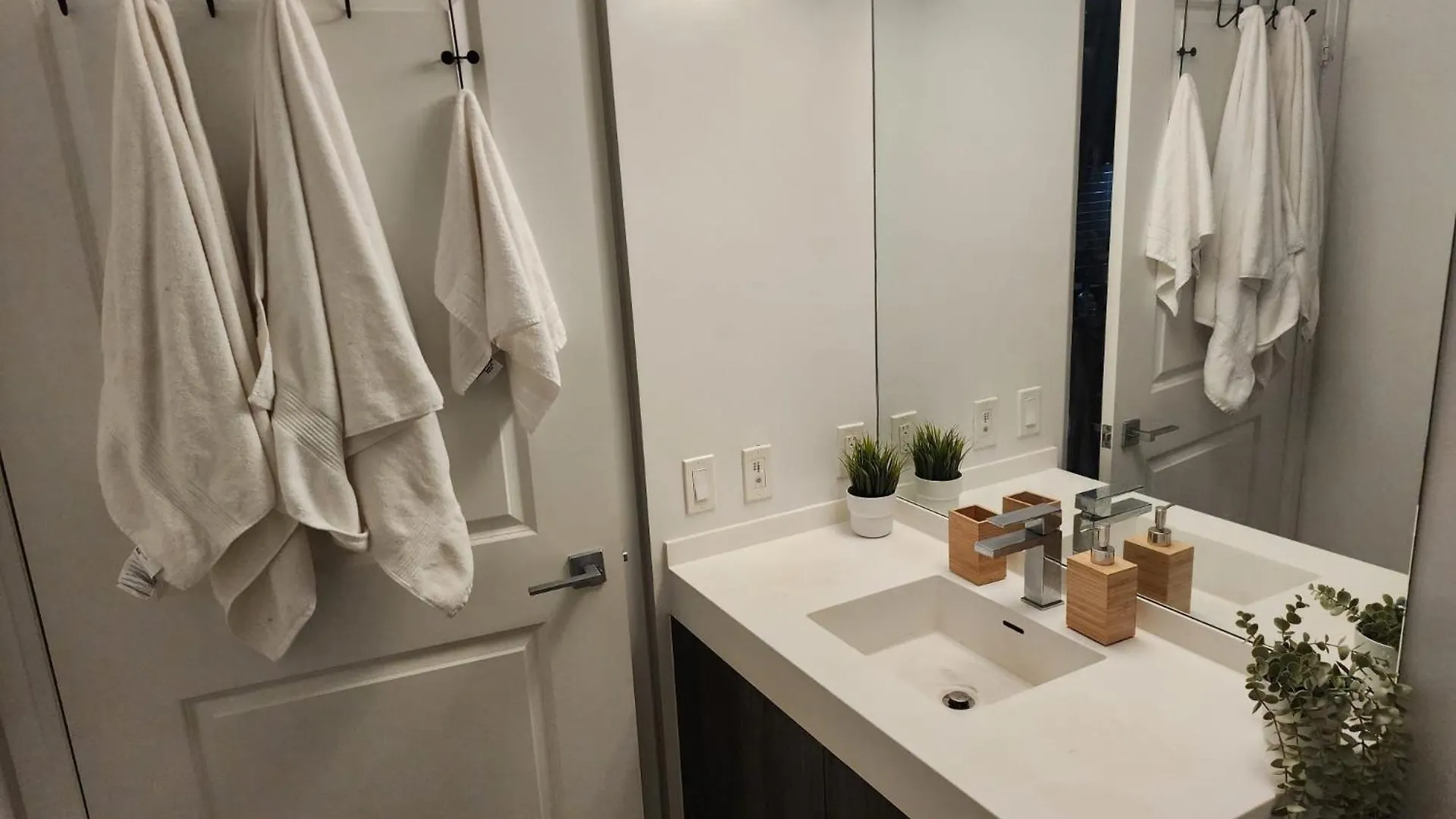 Appartement Stylish Stay Toronto Oasis - Reg # Str-2309-Hmvrvx Exp Feb 21, 2026 Canada