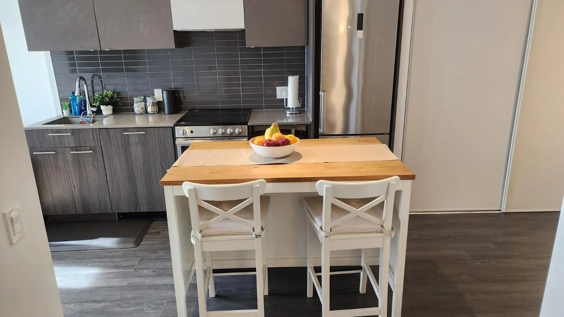 Stylish Stay Toronto Oasis - Reg # Str-2309-Hmvrvx Exp Feb 21, 2026